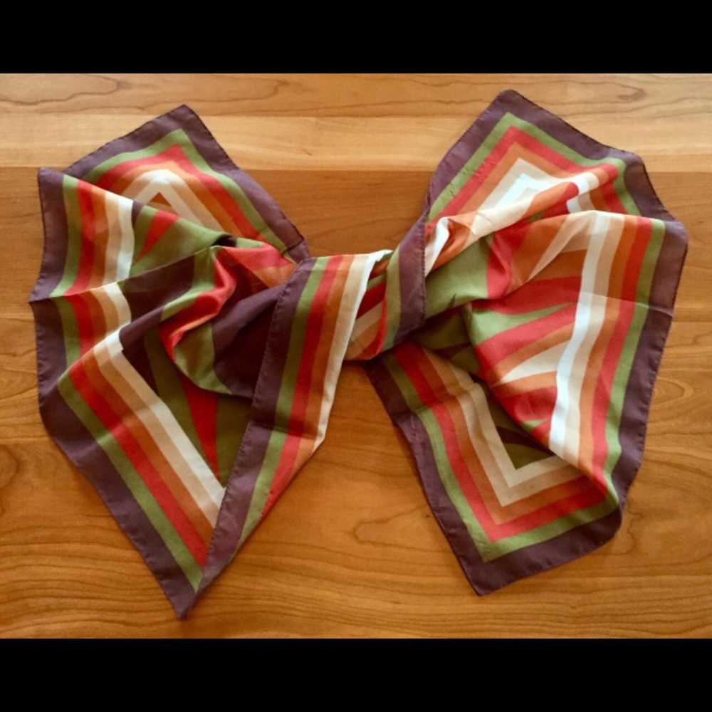Graphic Zigzag Patterned Scarf